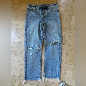 Levi’s jeans torn knees